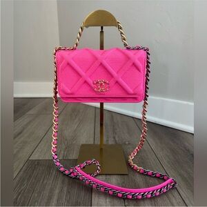 CHANEL 19 Pink Wallet on Chain